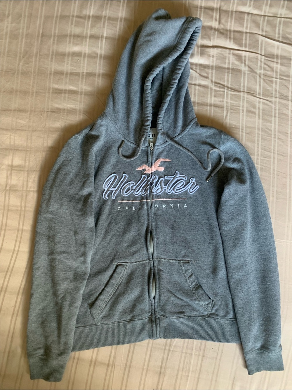Vintage Hollister Women's Gray Zip-Up Logo Hoodie